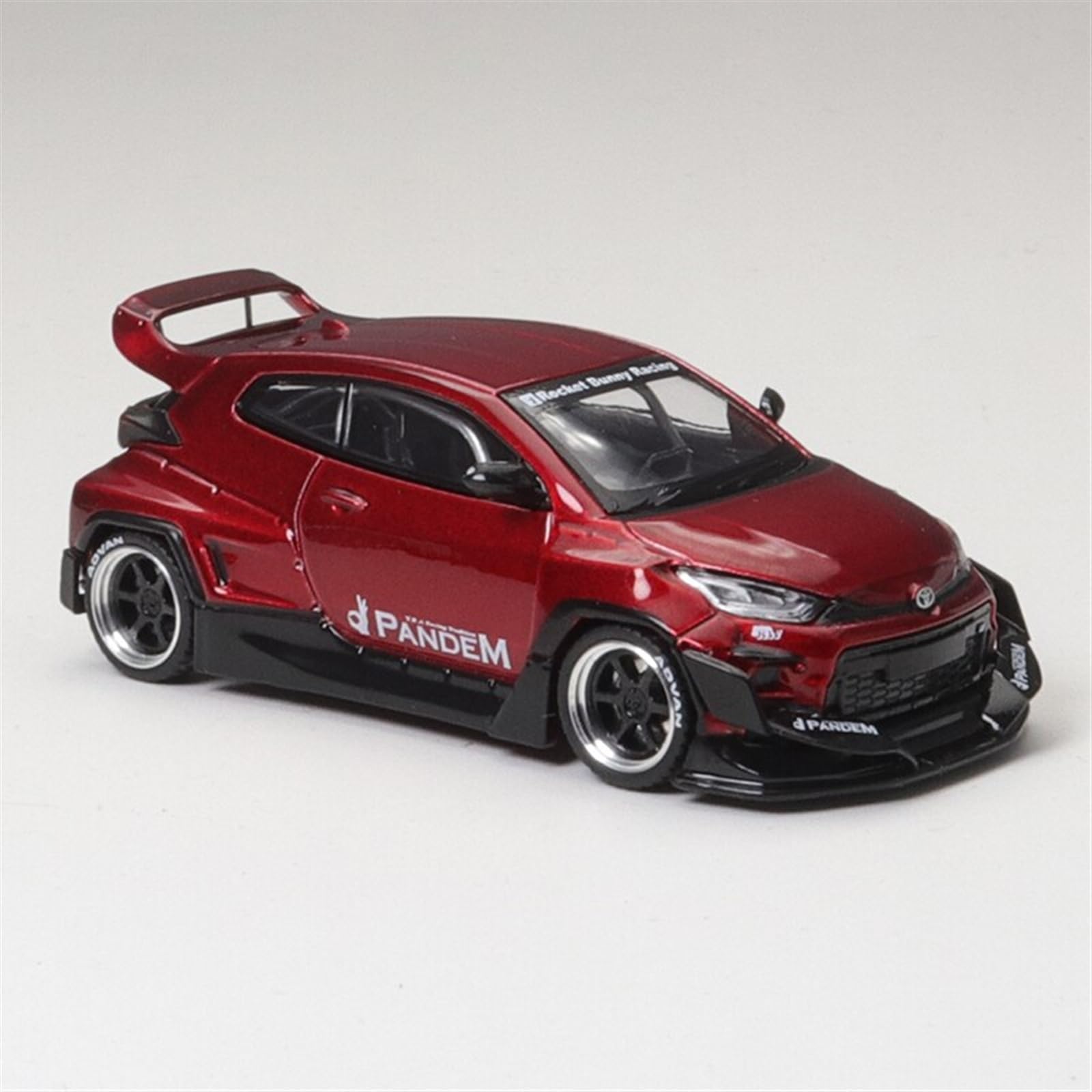 Amazon.co.jp: スケールモデル車両 1:64 トヨタヤリスロケットバニー